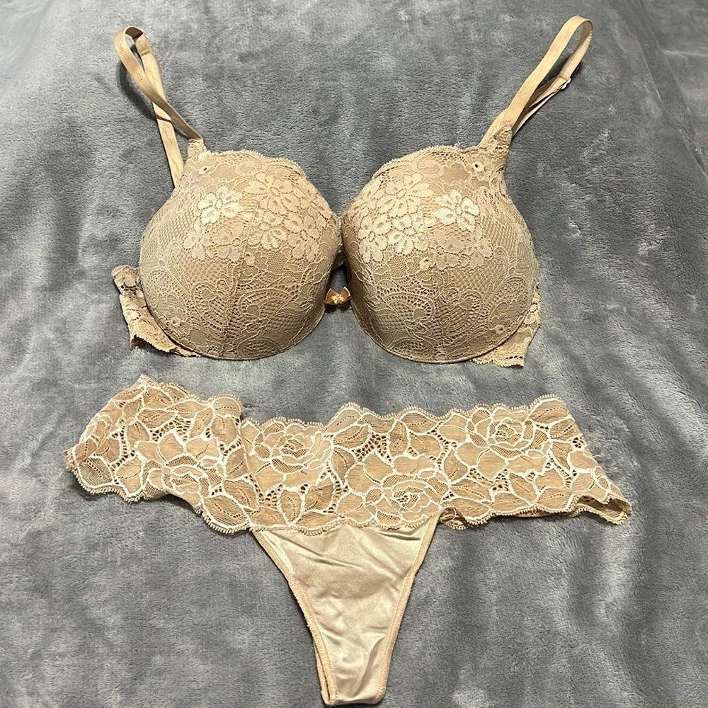 Vintage Victoria’s Secret Bra and Pantie Set